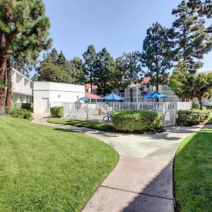 Hotel 6-santa Ana, Ca - Irvine - Orange County Airport **